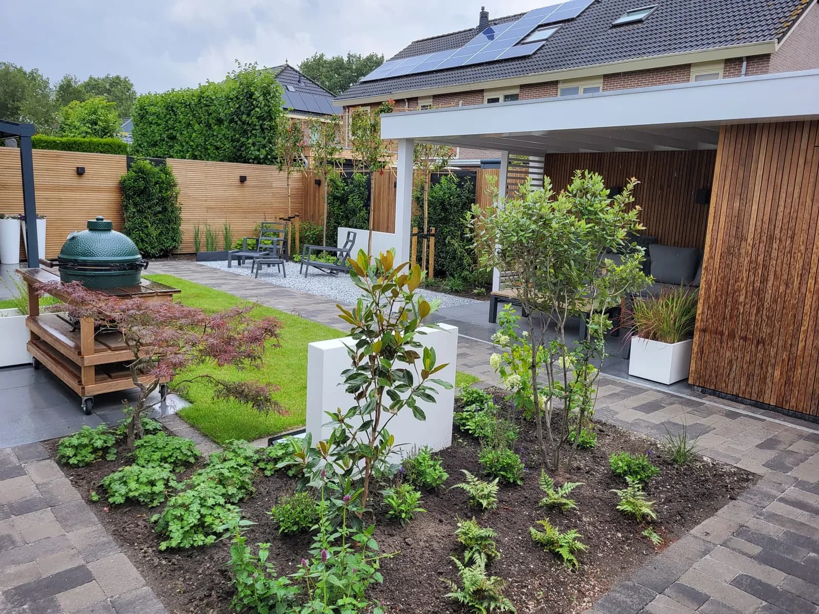 Renoveren van een rustgevende, luxueuze achtertuin in Eelde.