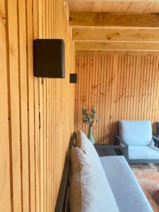 Kindvriendelijke tuin met overkapping