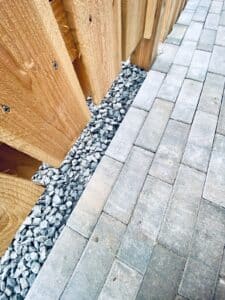 Strakke tuin aan het water Lemmer