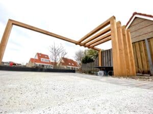 Strakke tuin aan het water Lemmer