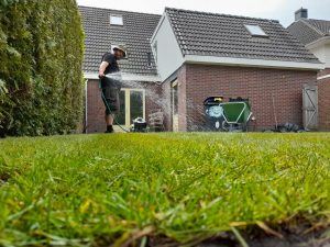 Tuinonderhoud gras sproeien