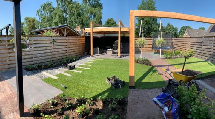 pergola met zwevende overkapping in Peize pergola met zwevende overkapping in Peize