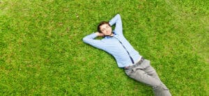 Chillen in gras