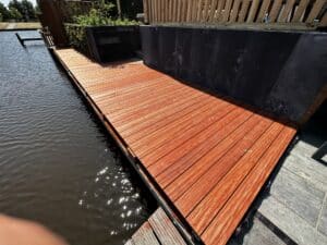 Vlonder aan water Drachten