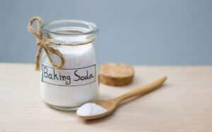 Baking soda groene aanslag verwijderen