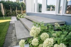 Zwevende trappen tuinaanleg Drachten