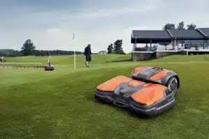 Husqvarna robotmaaiers golfterrein