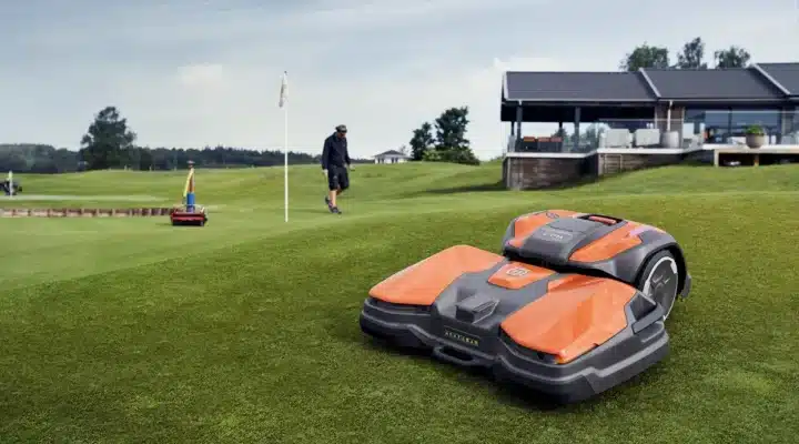 Husqvarna robotmaaiers golfterrein