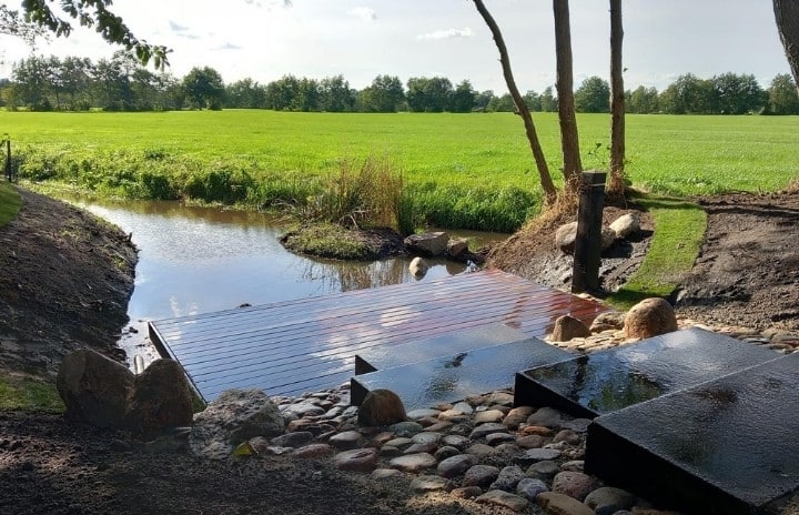 Houten vlonder en stenen mix Peize