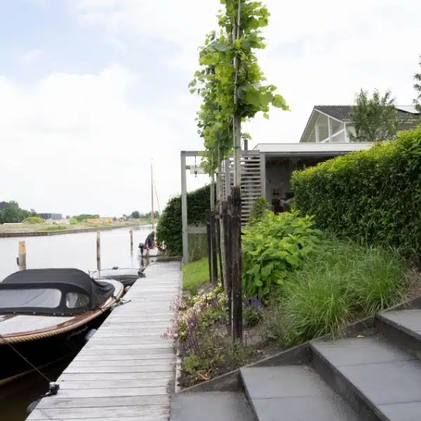 Tuin aan het water