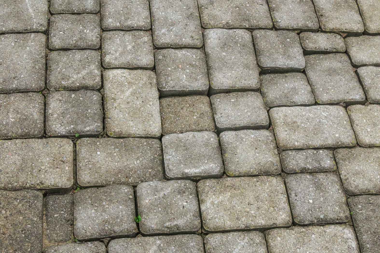 Bestrating verzakt door slechte ondergrond